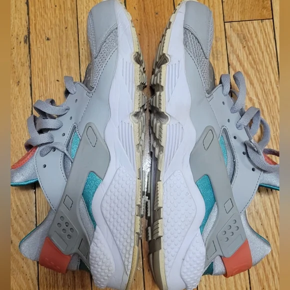 Men Gray and Teal Air Huarache Sneakers - Picture 2 of 6